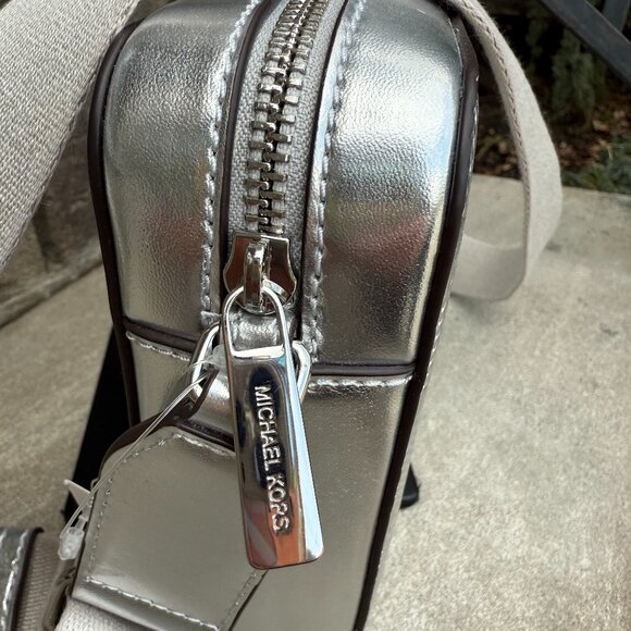 MICHAEL MICHAEL KORS JET SET SILVER MONOGRAM METALLIC CROSSBODY BAG Travel - Picture 9 of 16